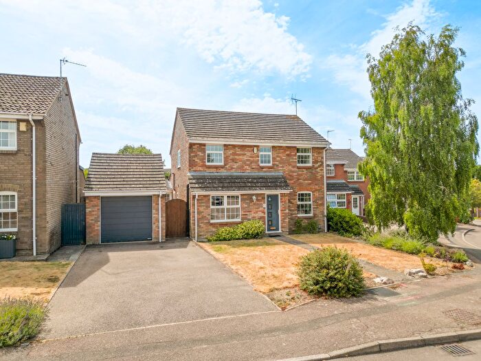 4 Bedroom Detached House For Sale In Grove Gardens, Tring, HP23