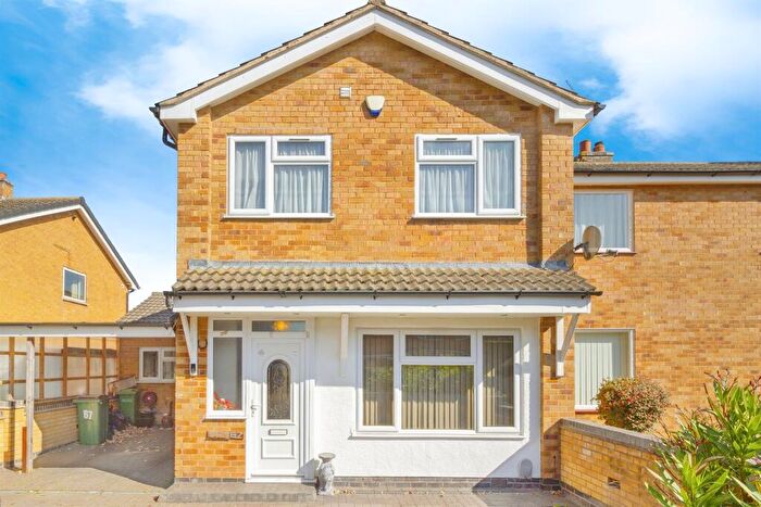 3 Bedroom Semi-Detached House For Sale In Coombe Rise, Oadby, Leicester, LE2