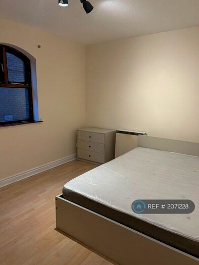 2 Bedroom Flat To Rent In Riverside Court, Leeds, LS1