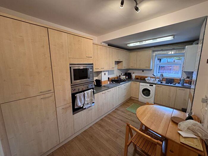 2 Bedroom Flat To Rent In Ovington Grove, Newcastle Upon Tyne, NE5