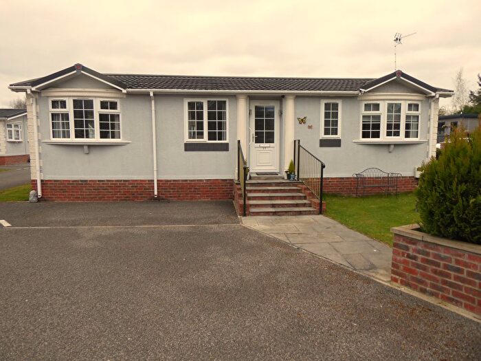 2 Bedroom Mobile/park Home For Sale In Vale Of York Park, Sheriff Hutton Road, Strensell, York, YO32