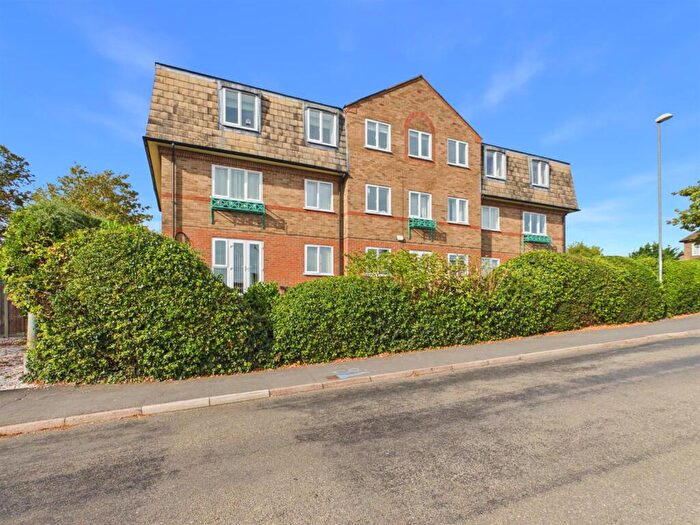 2 Bedroom Flat For Sale In Redcot Gardens, Stamford, PE9