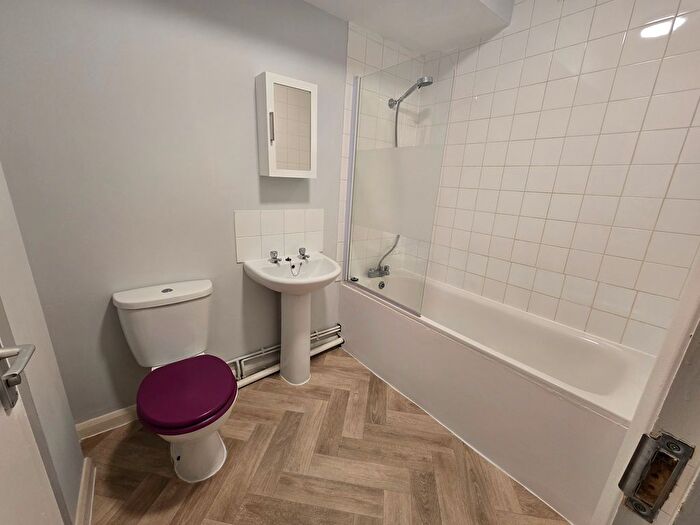 1 Bedroom Flat To Rent In Avington Court, Old Kent Road, Bermondsy, London, SE1