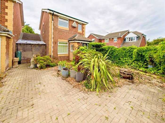 2 Bedroom Link Detached House For Sale In Churchill Close, Barrs Court, BS30