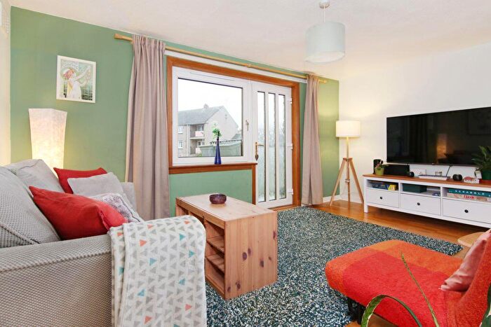 2 Bedroom Maisonette For Sale In / Northfield Drive, Edinburgh, EH8