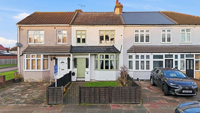 3 Bedroom Terraced House For Sale In Elm Road, Romford, RM7