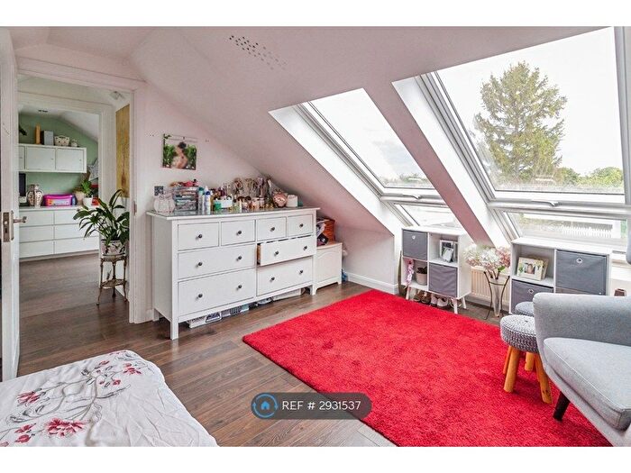 7 Bedroom Bungalow To Rent In Grendon Way, Aylesbury, HP22