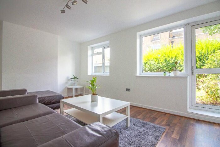 3 Bedroom Flat To Rent In Eric Street, London, E3