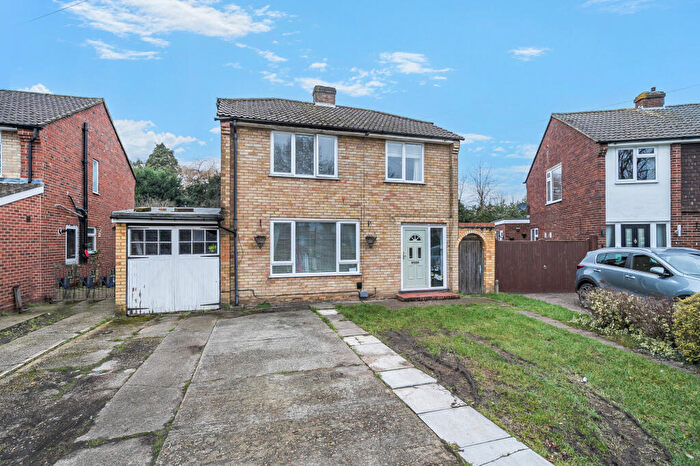 4 Bedroom Detached House For Sale In Giffard Drive, Farnborough, GU14