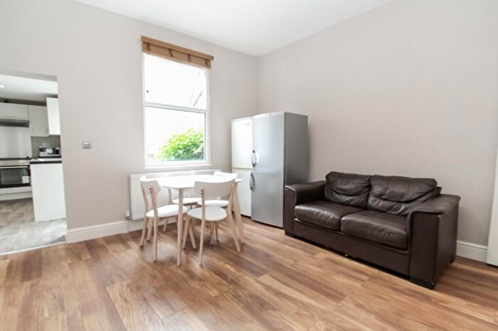 3 Bedroom House To Rent In Archery Place, Woodhouse, Leeds, West Yorkshire, LS2