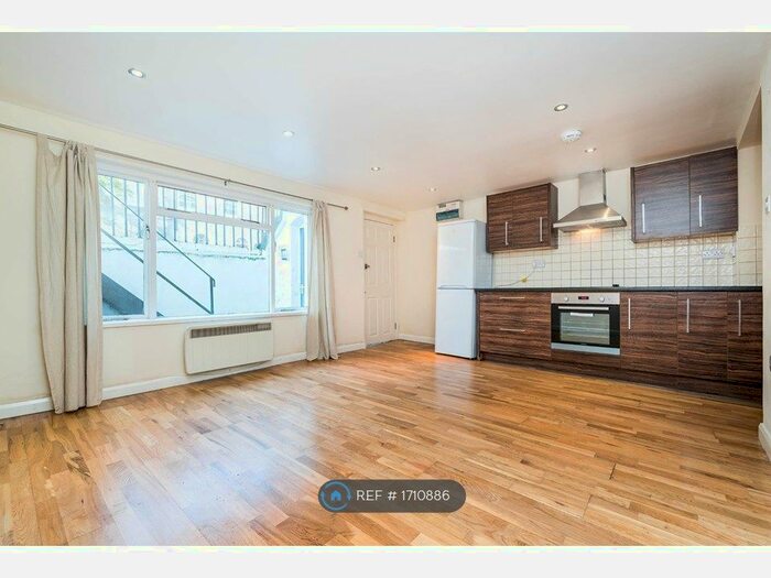 2 Bedroom Flat To Rent In Offord Road, London, N1