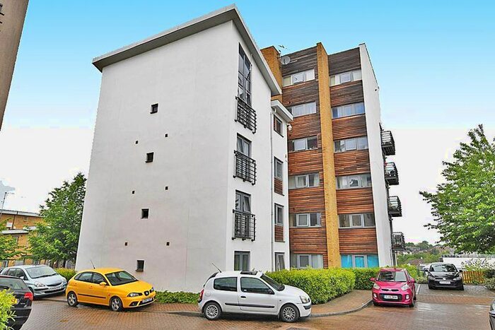 2 Bedroom Property To Rent In Arundel Square, Maidstone, ME15