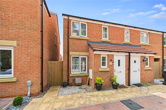 2 Bedroom End Of Terrace House For Sale In Alwyn Close, Kingsthorpe, Northampton, Northamptonshire, NN2