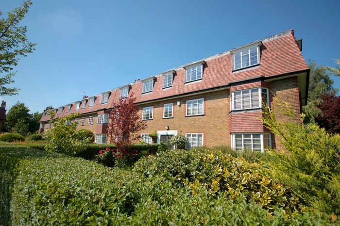 2 Bedroom Flat To Rent In Denison Close, Hampstead Garden Suburb, London, N2