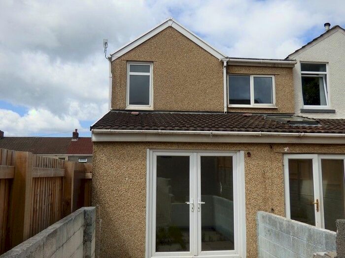 1 Bedroom Flat To Rent In Pant Yr Heol, Neath, Neath Port Talbot., SA11