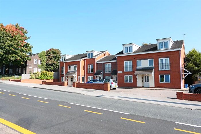 2 Bedroom Flat To Rent In Pavillion House, York Road, Leeds, Leeds, LS14