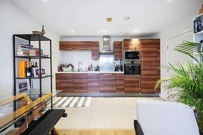 2 Bedroom Flat For Sale In Bootmakers Court, Ben Jonson Road, Stepney, London, E1