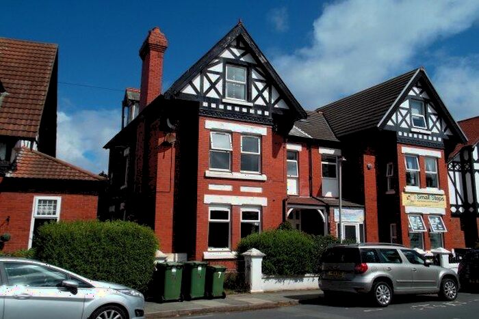 2 Bedroom Flat To Rent In Lang Lane, Wirral, CH48