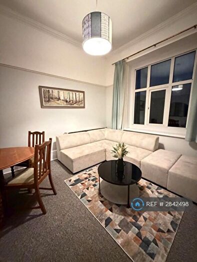 2 Bedroom Flat To Rent In Grimston Avenue, Folkestone, CT20