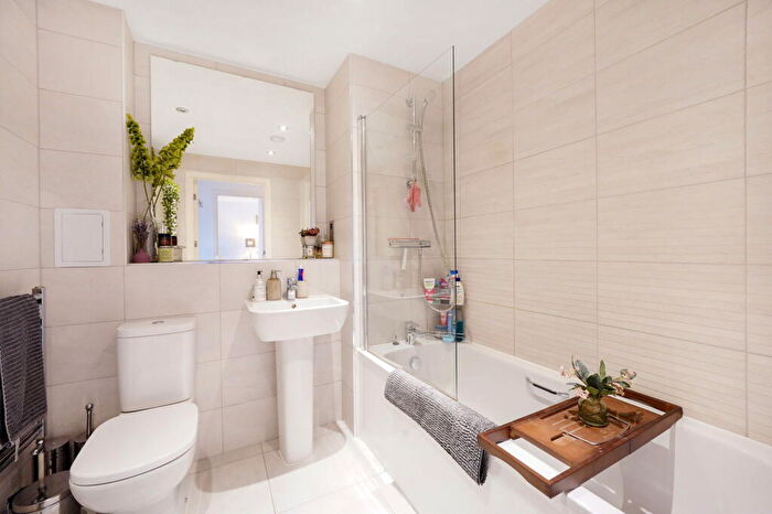 1 Bedroom Flat For Sale In Harrold Court, Guthridge Close, London, E14