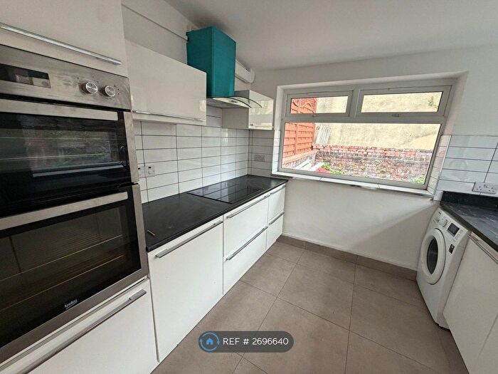 3 Bedroom Terraced House To Rent In Hayward Road, Bristol, BS5