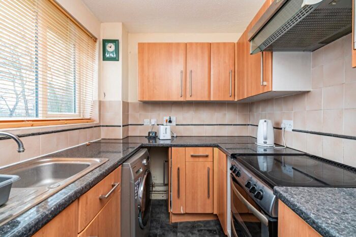 1 Bedroom Apartment To Rent In Lakeside Avenue, Rownhams, SO16