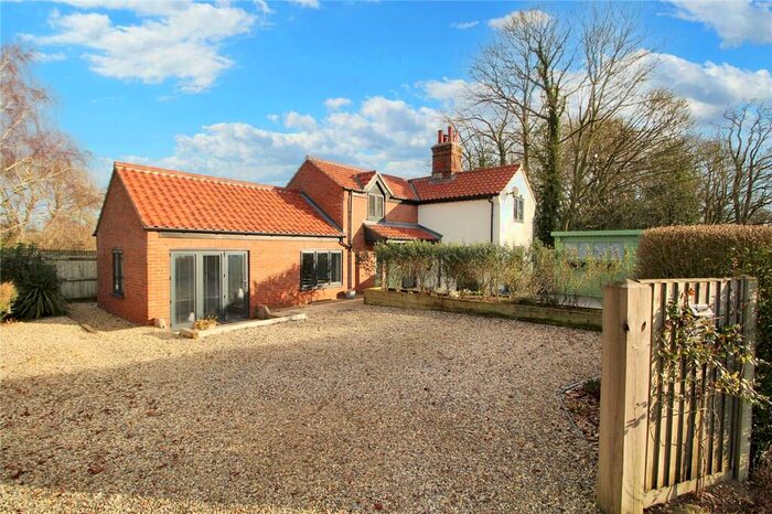 3 Bedroom Link Detached House For Sale In Chandler Road, Stoke Holy Cross, Norwich, Norfolk, NR14