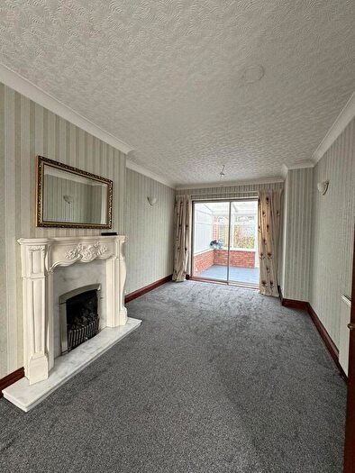 2 Bedroom Semi-Detached House To Rent In Lower White Road, Quinton, Birmingham, West Midlands, B32