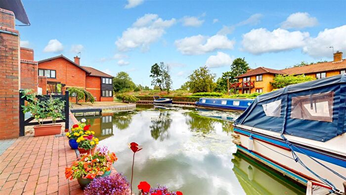 4 Bedroom Property For Sale In Skeats Wharf, Pennyland, Milton Keynes, MK15