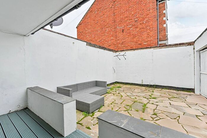 2 Bedroom Maisonette For Sale In Ashbourne Road, Mitcham, CR4