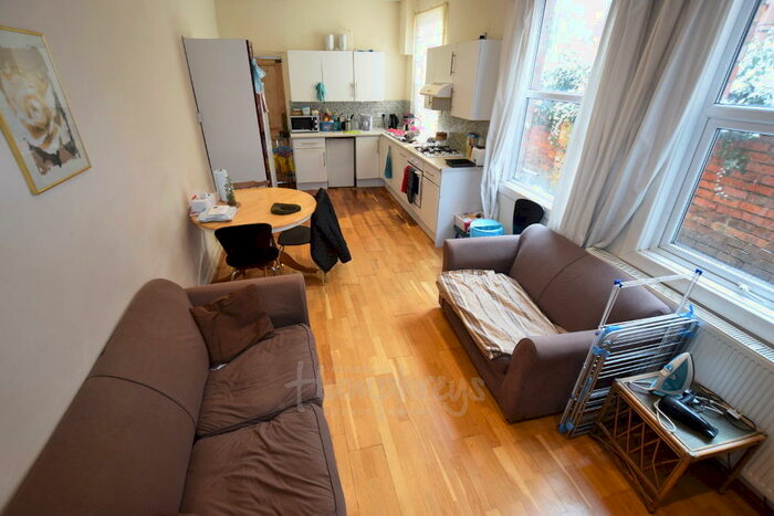 5 Bedroom Detached House To Rent In Colwyn Road /, Northampton, NN1