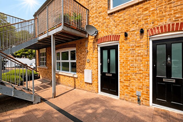 2 Bedroom Flat To Rent In Devon Mews, Anchor Street, Chelmsford, Essex, CM2