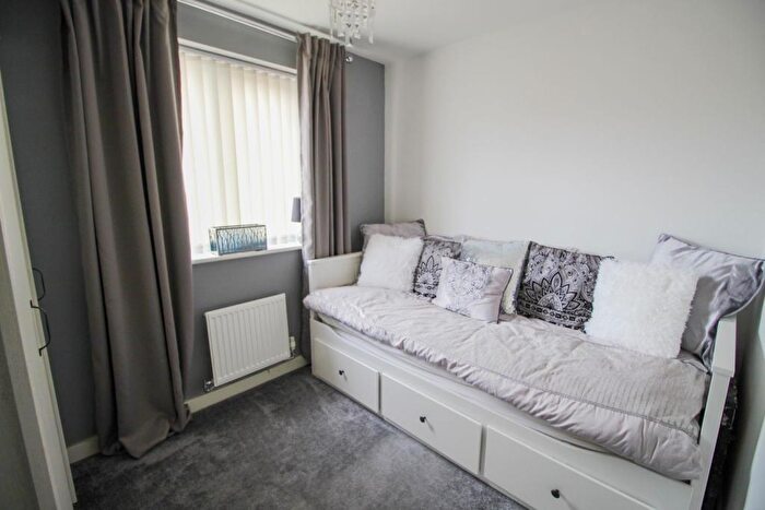 3 Bedroom Semi-Detached House To Rent In Walmer Close, Northampton, NN5