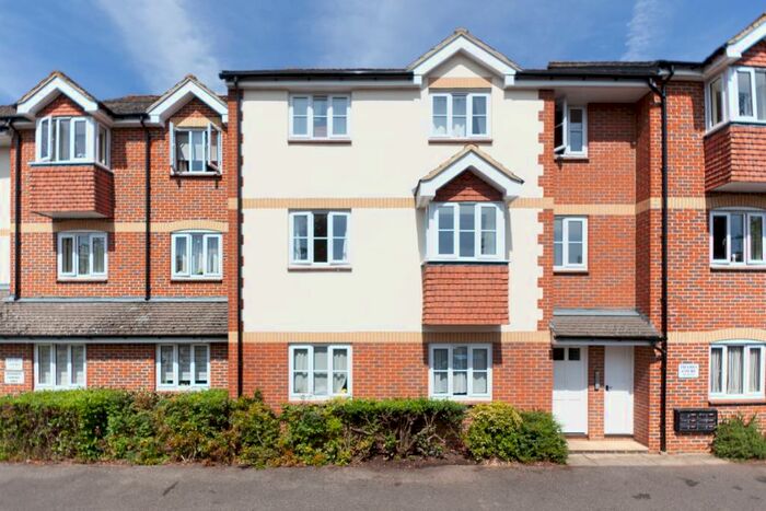 2 Bedroom Apartment To Rent In Thames Court, Abingdon, OX14