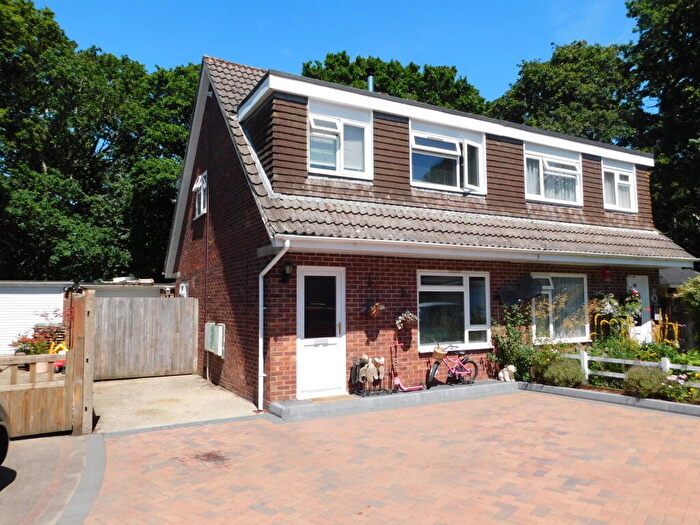 3 Bedroom Semi-Detached House For Sale In Huntingdon Gardens, Christchurch, BH23