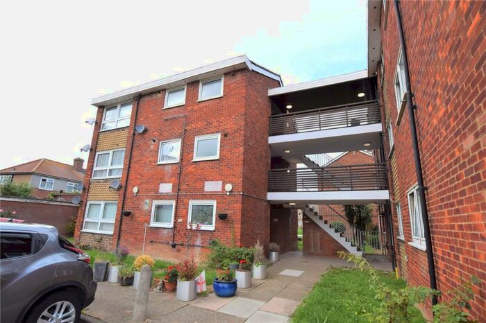 Maisonette To Rent In Shepherds Close, Romford, RM6