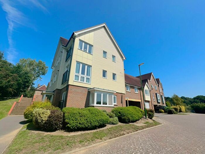 2 Bedroom Flat To Rent In Hawkins Road, Haywards Heath, RH17