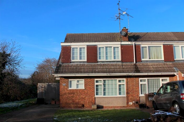 3 Bedroom Semi-Detached House To Rent In Turnpike Drive, North, Luton LU3