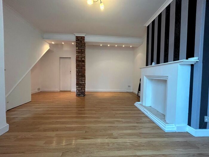 3 Bedroom House To Rent In Wharncliffe Road, L13