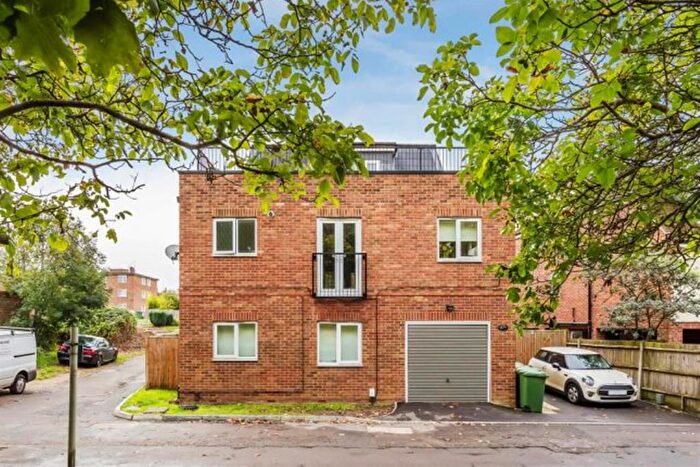 1 Bedroom Flat To Rent In Portsmouth Road, Cobham, Surrey, KT11