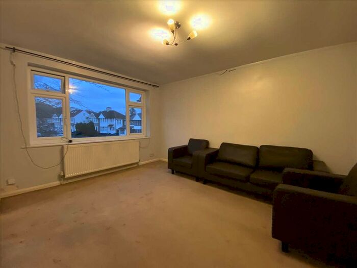 2 Bedroom Maisonette To Rent In Kenton Lane, Harrow, HA3