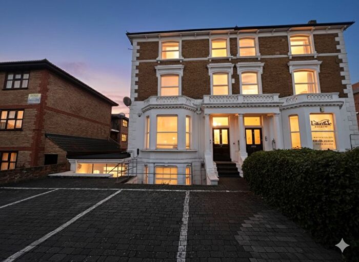 3 Bedroom Flat For Sale In Crook Log House, Crook Log, Bexleyheath, Kent, DA6