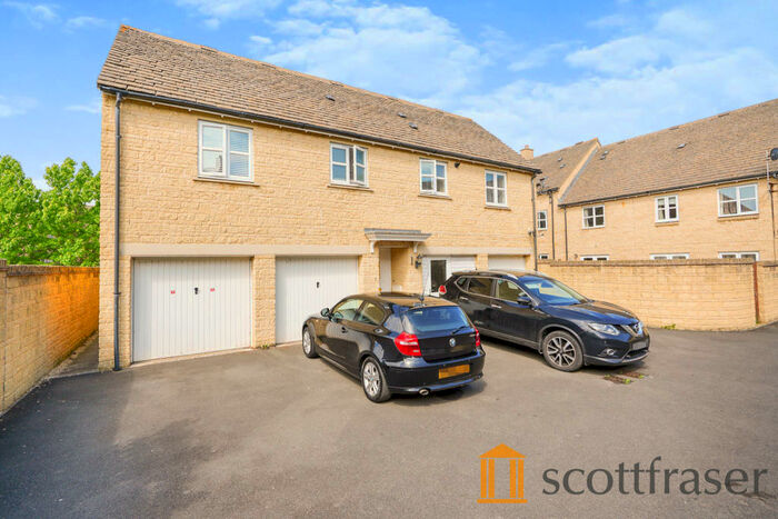 2 Bedroom Apartment To Rent In Elmhurst Way, Carterton, OX18