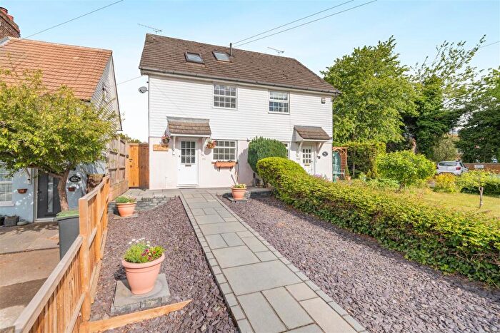 3 Bedroom Semi Detached House For Sale In Bow Road, Wateringbury, Maidstone, ME18