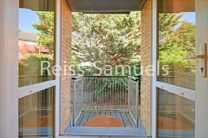 1 Bedroom Apartment To Rent In Helion Court Westferry Road, London, E14