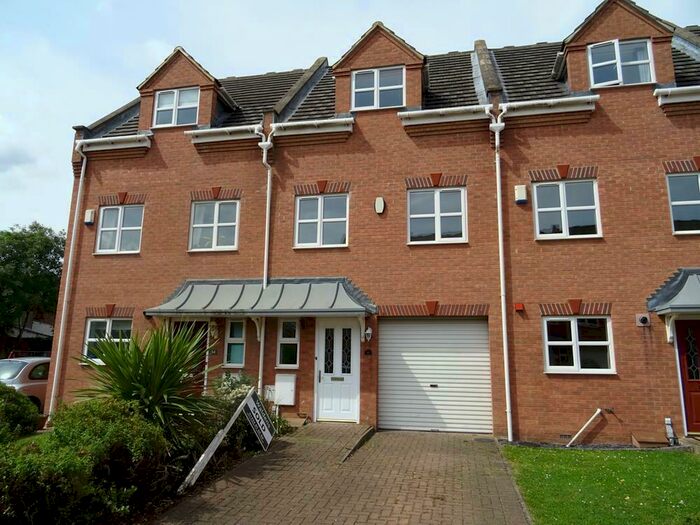 3 Bedroom Town House To Rent In Bradgate Road, Bedford, MK40
