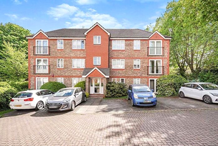 2 Bedroom Flat For Sale In Sevenoaks Close, Sutton, SM2