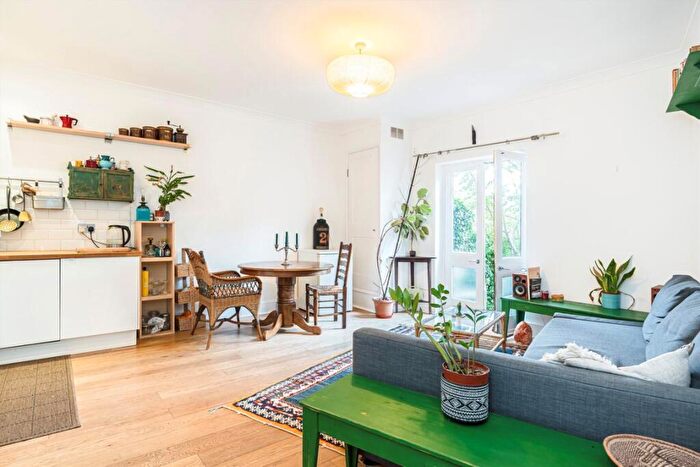 2 Bedroom Flat For Sale In Honor Oak Road, Honor Oak, SE23