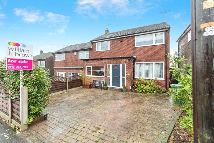 3 Bedroom Semi-Detached House For Sale In Birchfield Avenue, Gildersome, Leeds, LS27