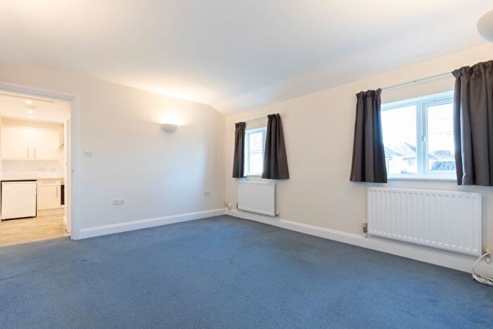 1 Bedroom Flat To Rent In Godstow Road, Wolvercote, OX2